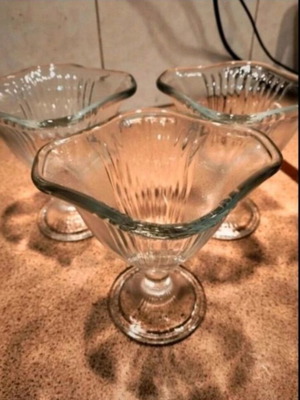 Vintage stemmed dessert glasses or bowls like new, set of 6