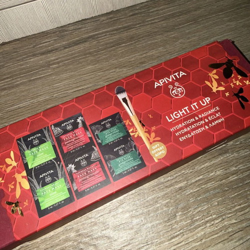 Apivita mask set with aloe, pomegranate, ginkgo biloba and brush