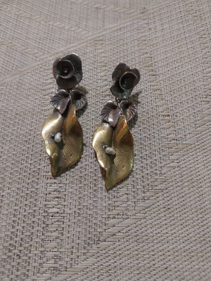 Handmade earrings used, copper and tin alloys with pearl
