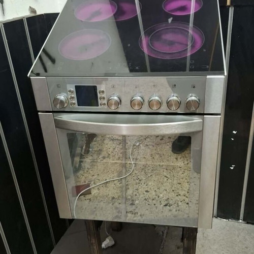 Pitsos Electric Stove like new, fully functional