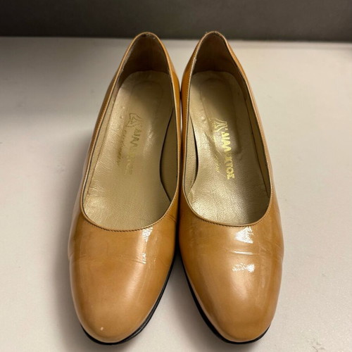 Handmade pumps like new, beige, size 38 Dialektos