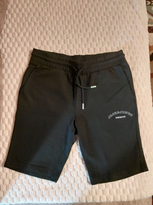 Jack & Jones men's shorts new, size medium, black