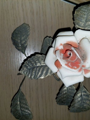 Decorative flower used with metal leaves