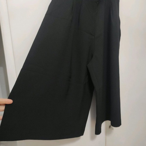 Stradivarius black zip culottes Medium size 10 like new with box