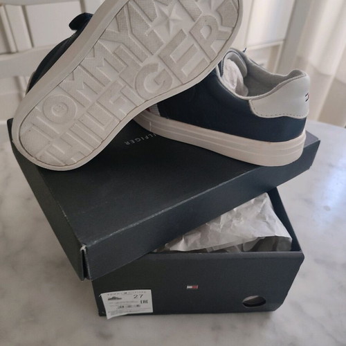 Tommy Hilfiger kids shoes size 27 like new
