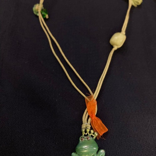 Necklace "Kiss Your Frog" like new, green and yellow