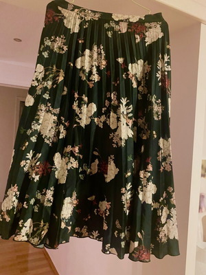 Midi pleated skirt used