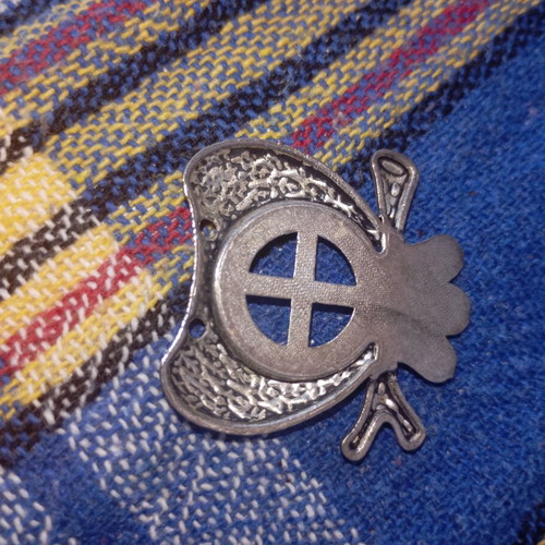 Metal vintage decorative badge emblem like new