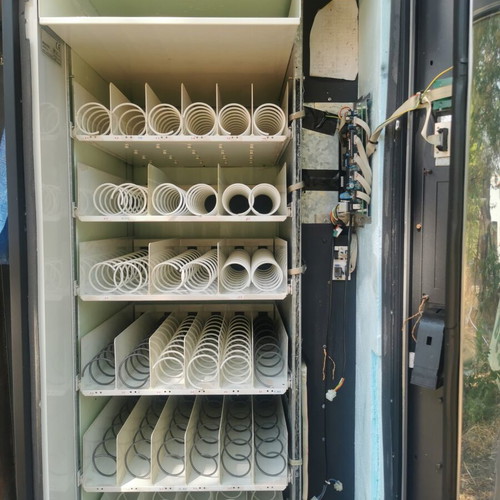 GPE DRX 30 snack vending machine with internal storage