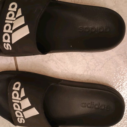 Adidas kids black flip-flops used, size 38