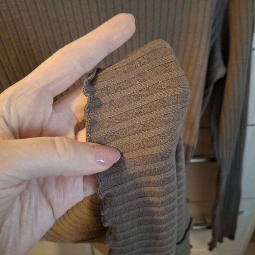 Brown Jdy turtleneck like new, size M