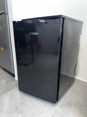 Robin small black refrigerator used, works perfectly