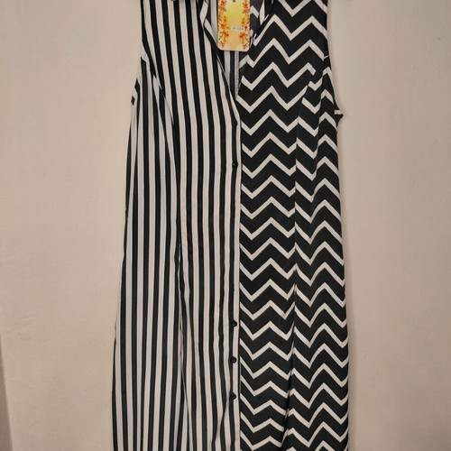 Black and white semizie dress with buttons, size Small, new