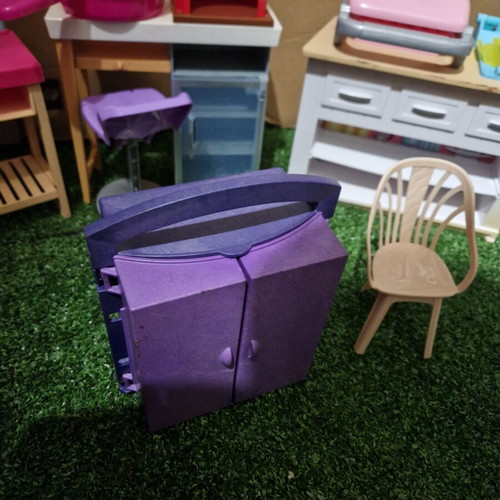 Barbie furniture set like new