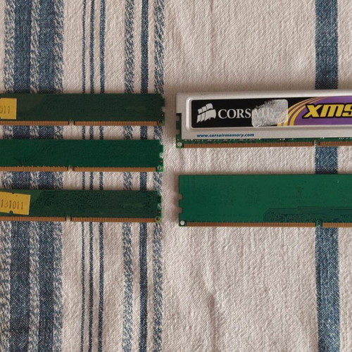 Kingston DDR3 RAM memory pack of 5 pieces 1 GB and 2 GB used
