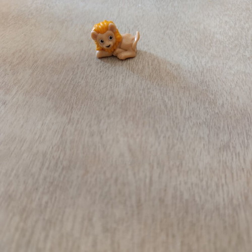 Kinder Lion Figurine like new