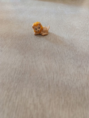 Kinder Lion Figurine like new