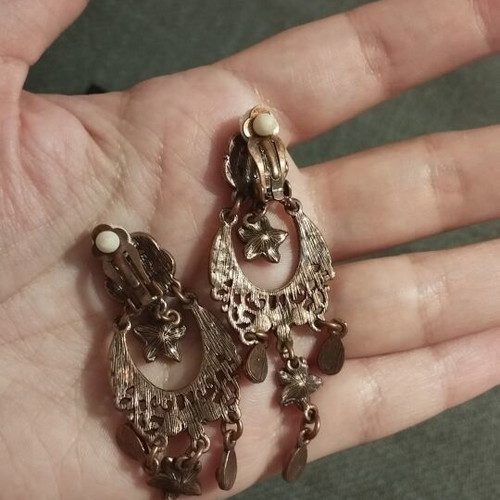 Vintage clip-on chandelier earrings with fuchsia rhinestones and bronze details