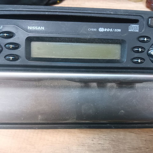 Nissan X-Trail T30 '06 2.0 4X4 radio cassette CD used
