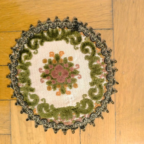Velour Table Runner Set like new