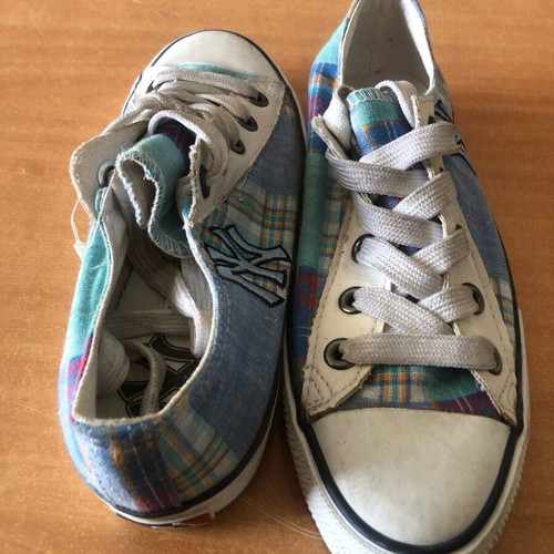Branded unisex athletic shoes like new, size 37