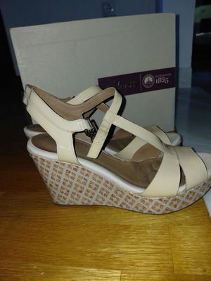 Clarks platform sandals used, beige, soft sole, size 40