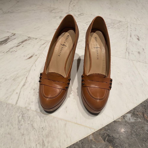 Rebeca Sanver tan pumps like new size 40