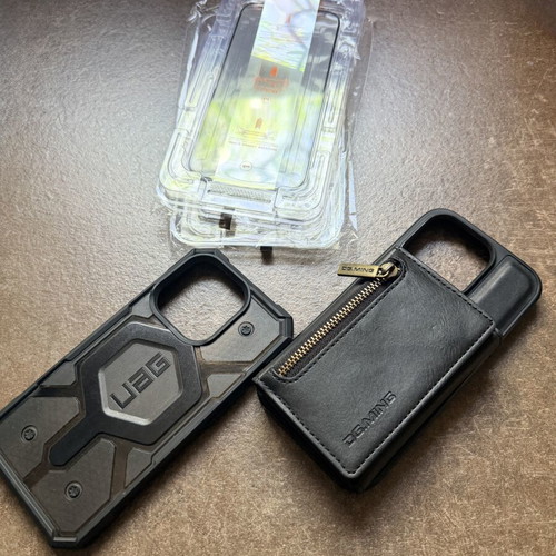 IPhone 15pro cases like new with wallet and privacy tempered glasses