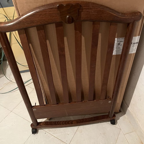 Baby cot with mattress like new, wenge color