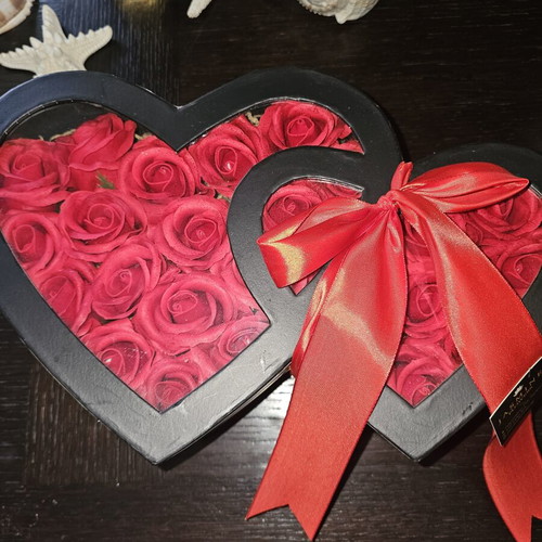 Heart-Shaped Box with Roses used from Jasmine Flowers