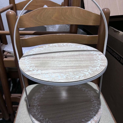Two-tier stand for cupcakes like new