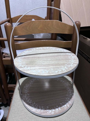 Two-tier stand for cupcakes like new