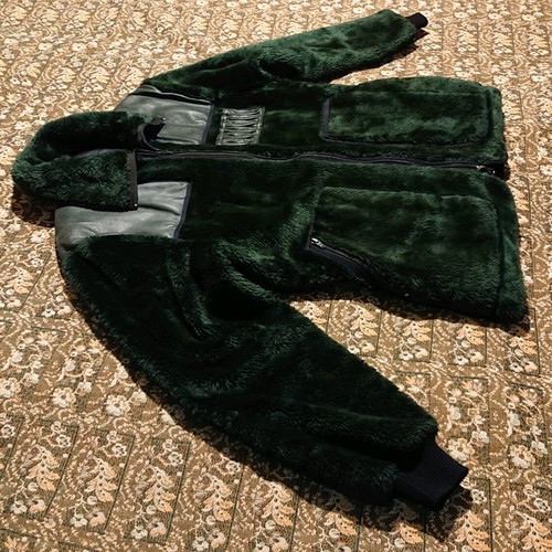 Hunting coat like new, green color, size M and L