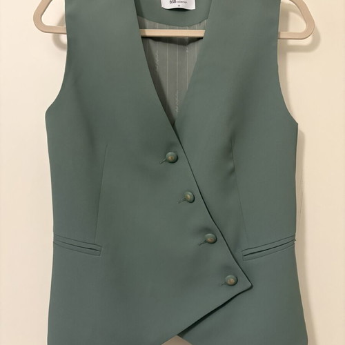 BSB cross-over vest with gold details