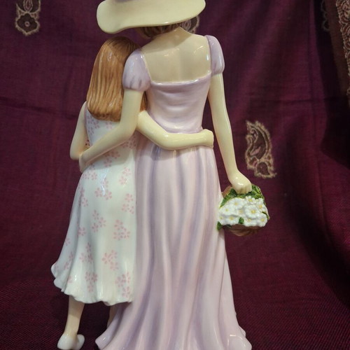 Togetherness Royal Doulton figurine like new, fine bone china