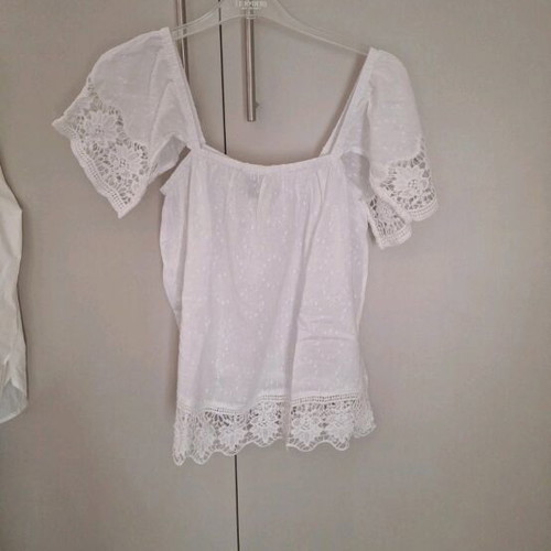Attrattivo blouse small like new, white linen with lace