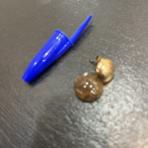 Earrings with golden metal sphere and brown amber effect stone like new