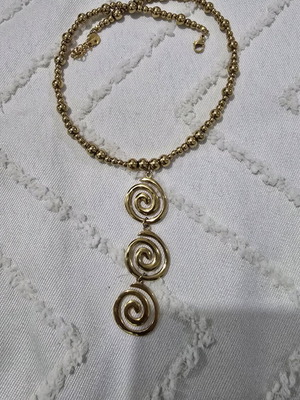Set of 3 gold necklaces like new with different designs
