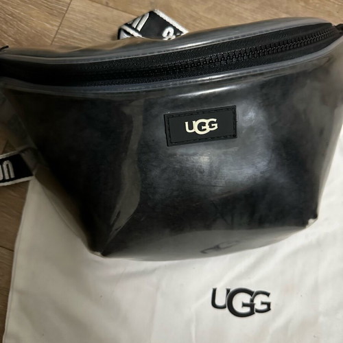 Ugg shoulder bag new, black