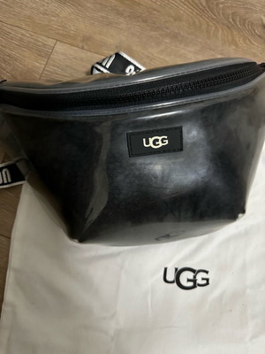 Ugg shoulder bag new, black