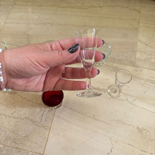 Set of 9 shot glasses like new, various designs