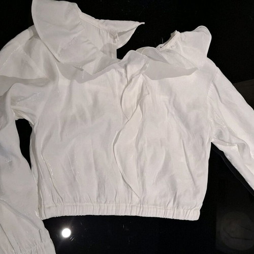 Zara white dressy top 9 years like new