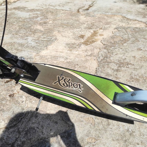 XSpot kids scooter used with handbrake for ages 7+