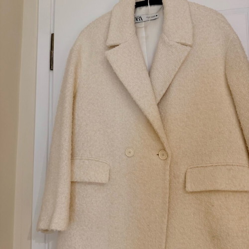 Zara cream boucle coat like new, size S