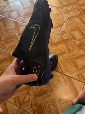 Ποδοσφαιρικά παπούτσια Nike νούμερο 38.5 σαν καινούργιο, μαύρα
