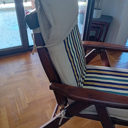 Dining set with 4 chairs and cushions like new, extendable wooden table