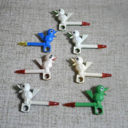Singing bird whistles new, pack of 7 plastic vintage birds