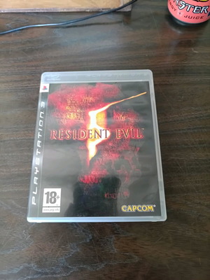 Resident Evil 5 PS3 like new with case and booklet
