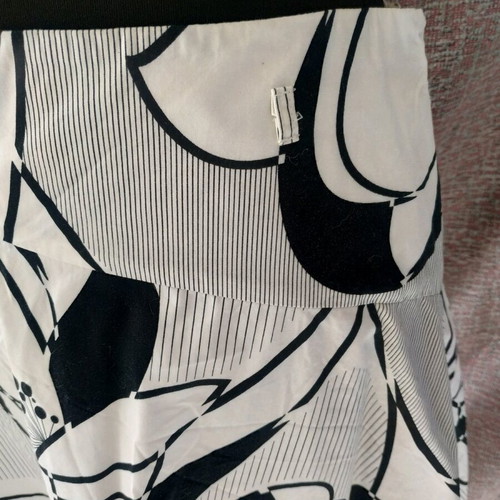 Toi & Moi Y2K skirt size L like new, black and white
