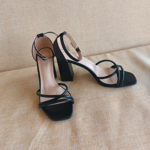 Sixth sens black sandal size 40 like new